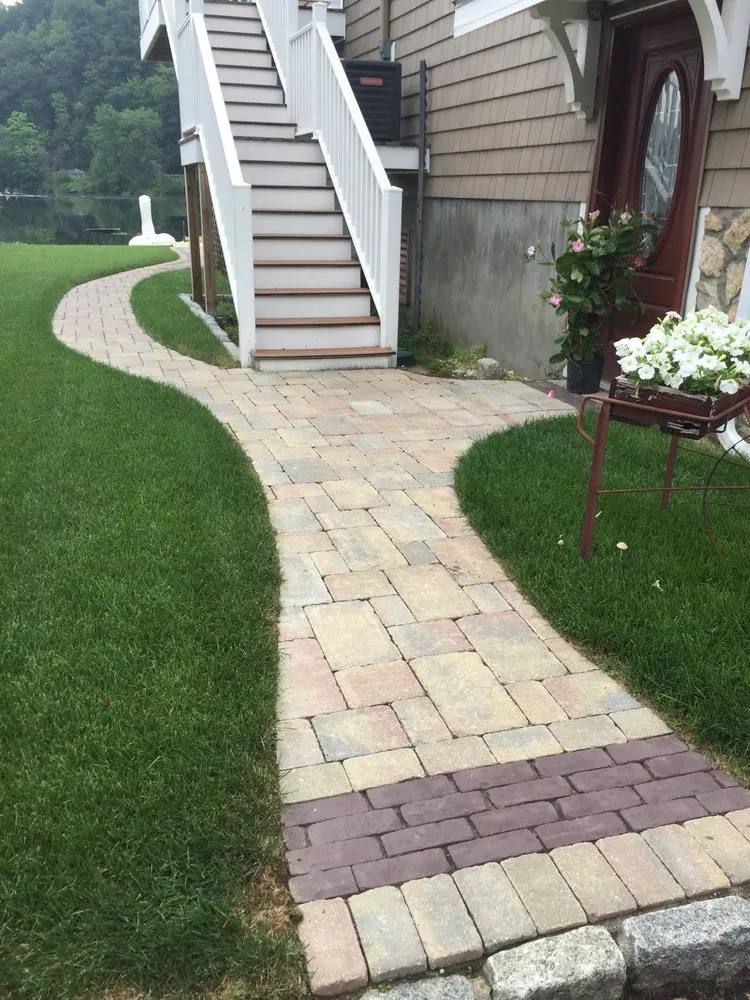 Professional outdoor landscaping in Oxford, CT by Ivy Terrain Design