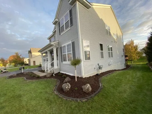 Izzy's Landscaping & Construction Logo