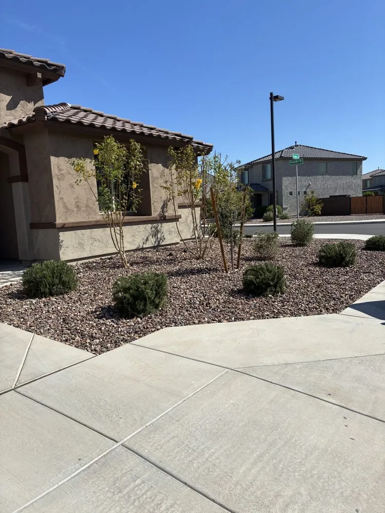 Reliable garden landscaping for beautiful yards in Phoenix, AZ by J & E Landscaping