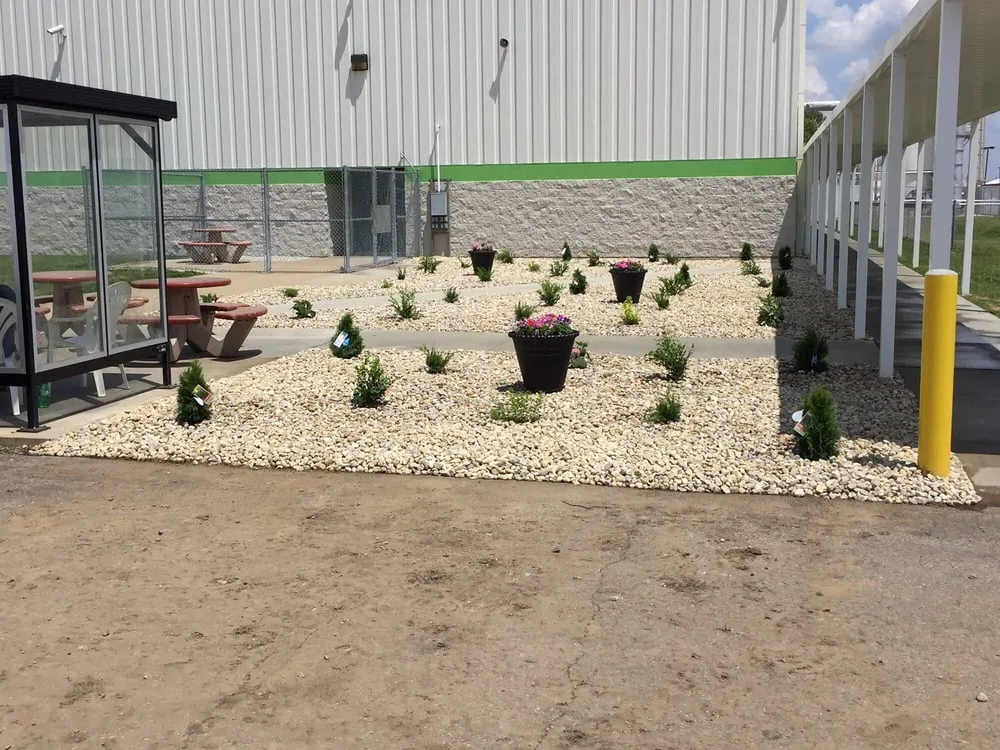 Affordable yard maintenance in Seymour, IN - J & E Maintenance & Lawn Care