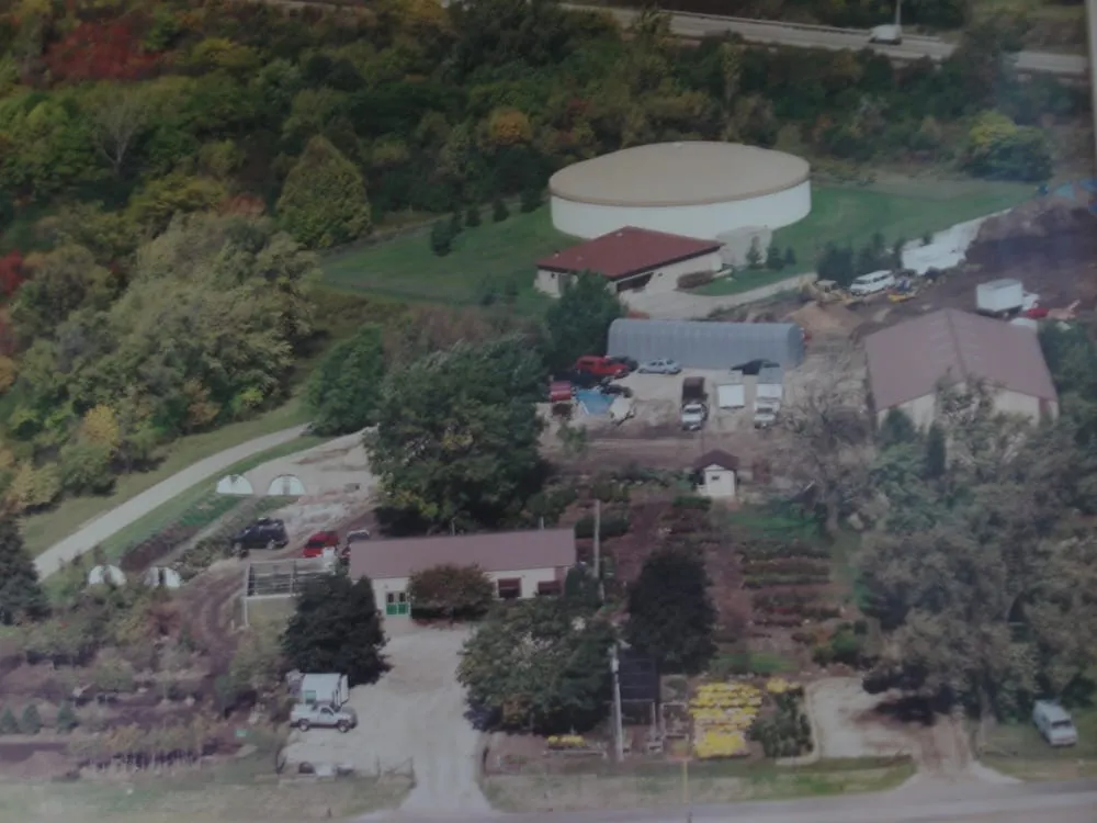 Expert outdoor landscaping experts serving Libertyville, IL - J & E Nursery