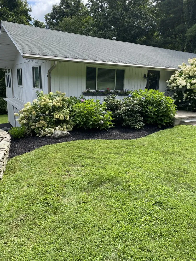 Trusted yard cleanup service for beautiful yards across Fairfield, CT - J & E Property Services