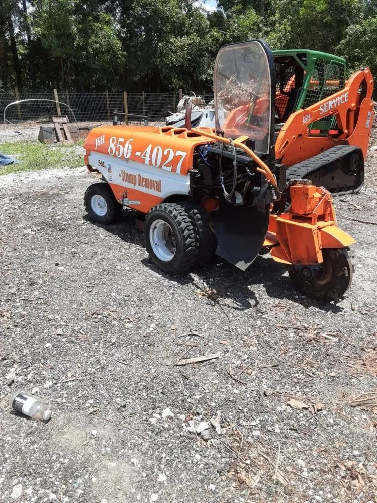 Trusted garden landscaping in Loxahatchee, FL by J & H Tree Service