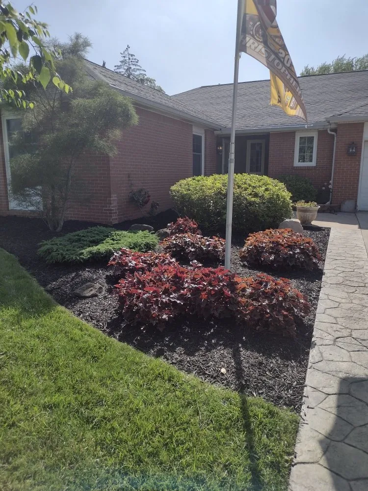Expert garden landscaping in Fremont, OH - J & J Landscaping & Snow Removal & Junk Removal