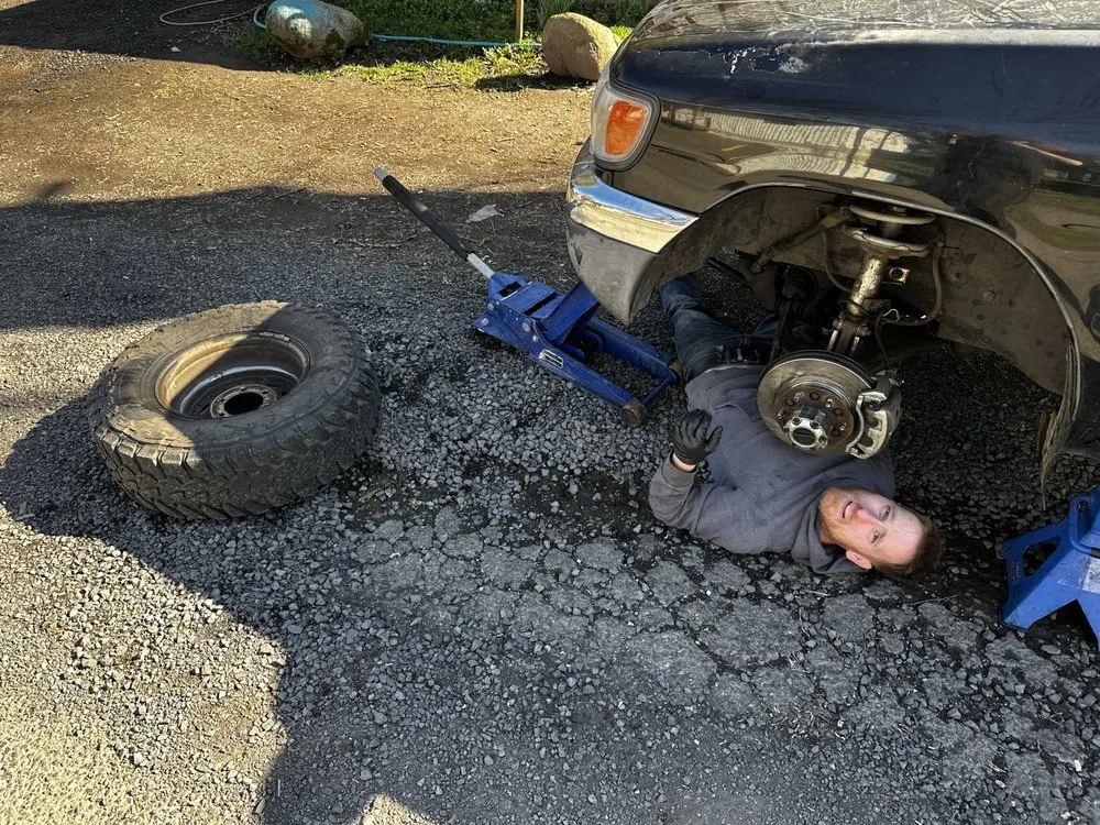 Top-rated lawn mowing service for year-round maintenance across McMinnville, OR - J & J Mobile Technician