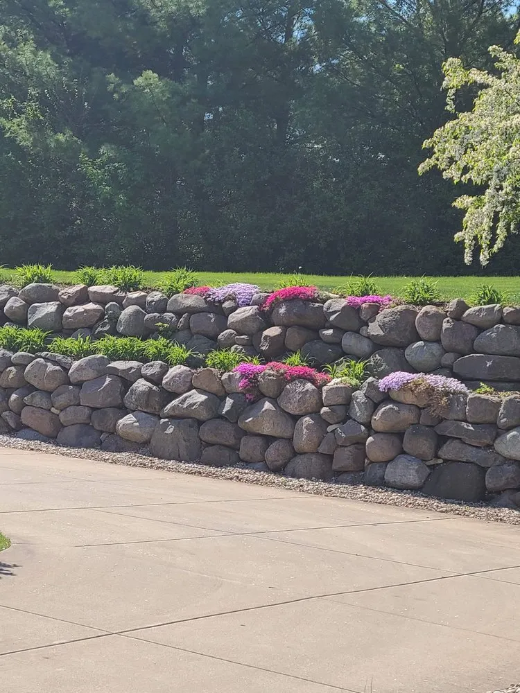 Top-rated yard maintenance experts serving Sharon, WI - J & L 4 Seasons