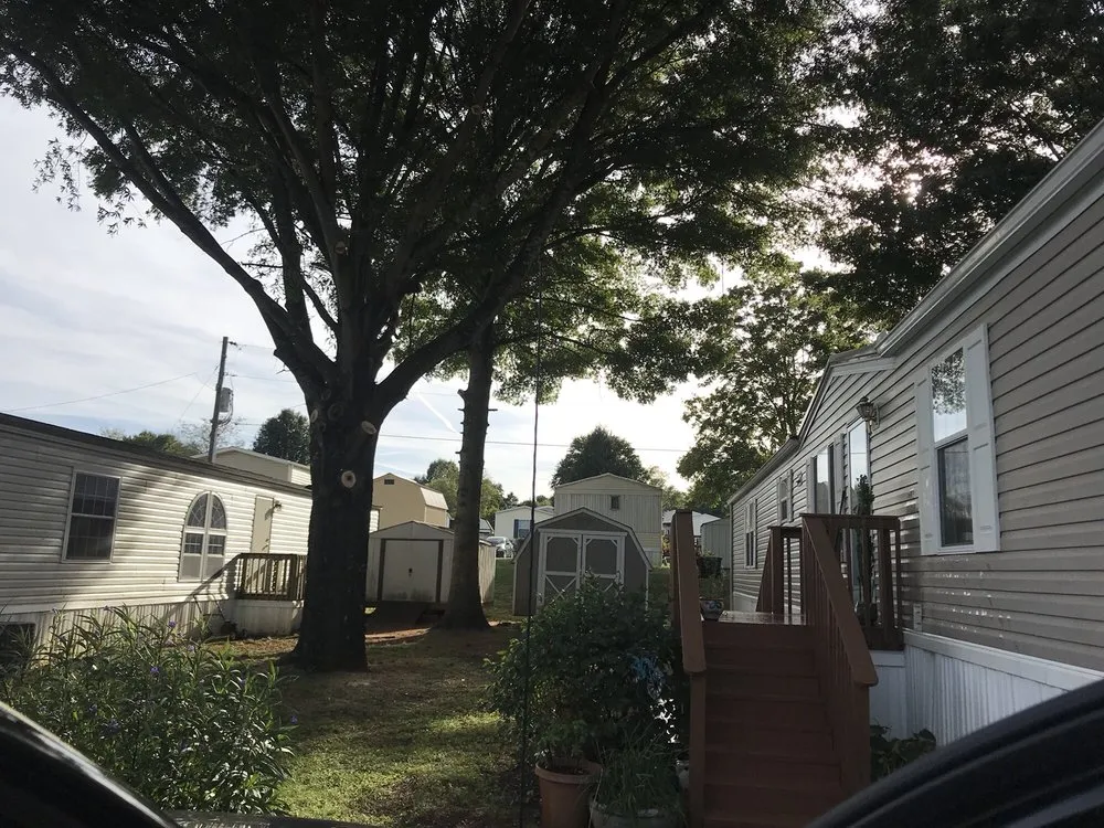 Top-rated garden landscaping for homes in Maryville, TN by J & L Landscape