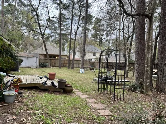 J & M Landscaping Logo