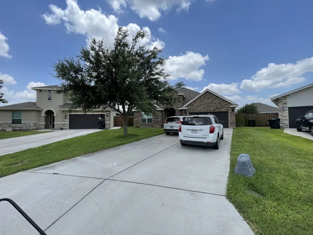 Top-rated lawn mowing service in Edinburg, TX - J & M Landscaping