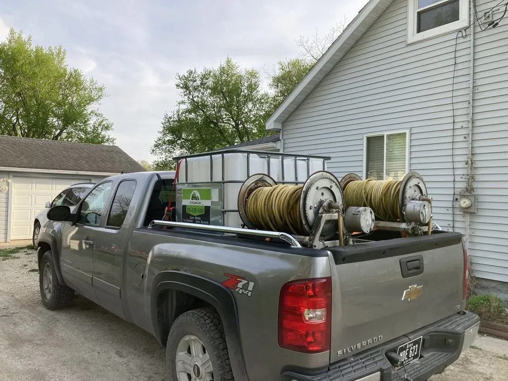 Trusted yard cleanup service for year-round maintenance in Waterloo, IA by J & M Property Maintenance