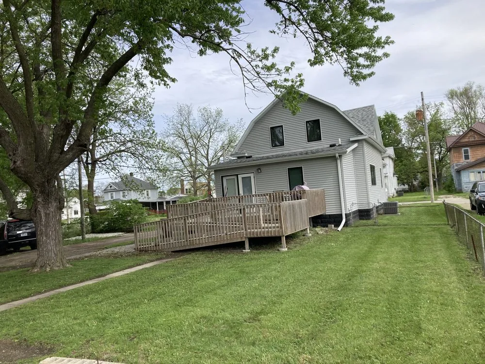 Custom landscape design experts serving Waterloo, IA - J & M Property Maintenance