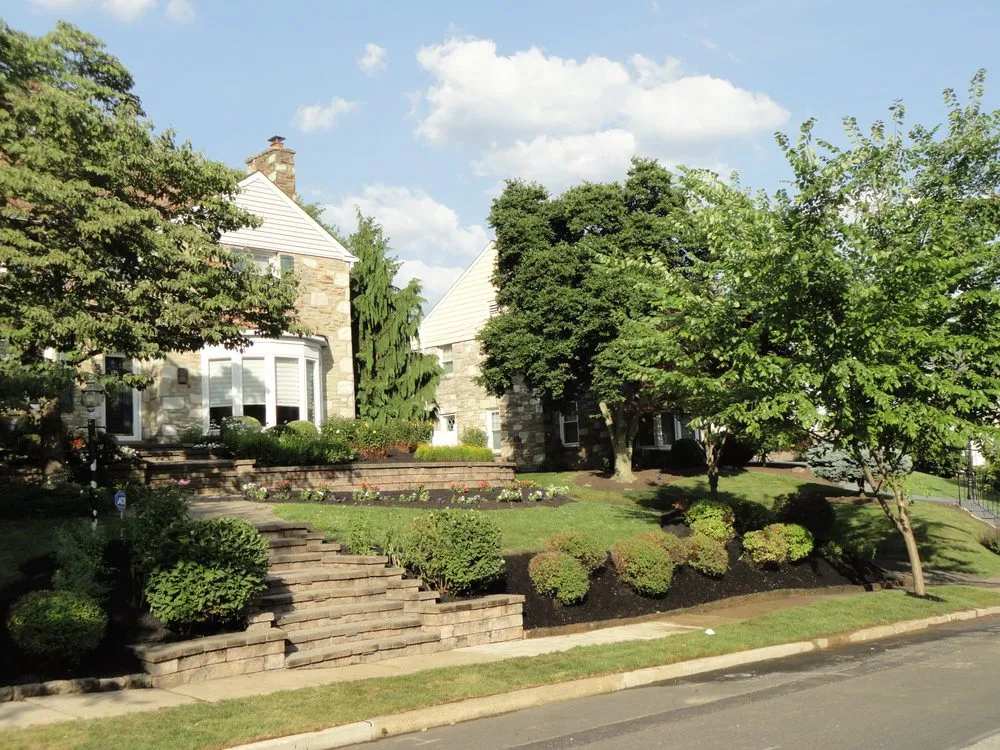 Custom garden landscaping in Horsham, PA - J & R Landscaping