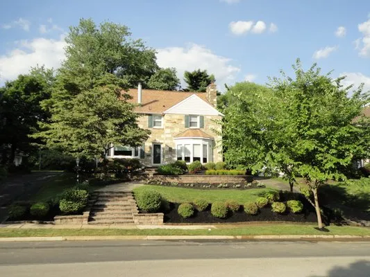 J & R Landscaping Logo