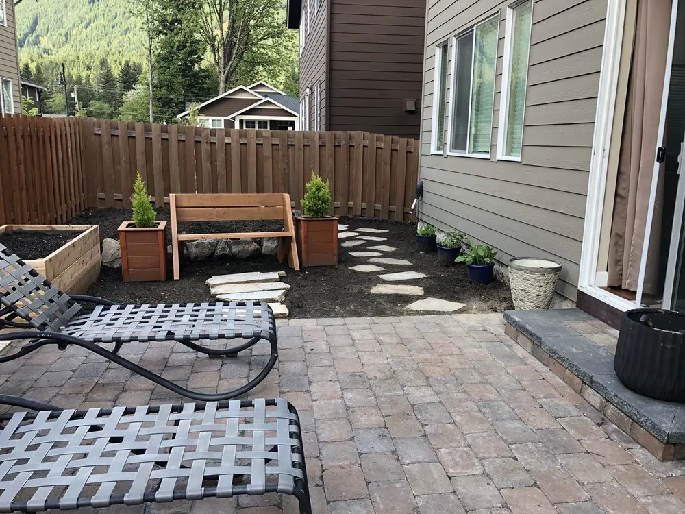 Custom outdoor landscaping experts serving Snoqualmie, WA - J & R Rockscapes