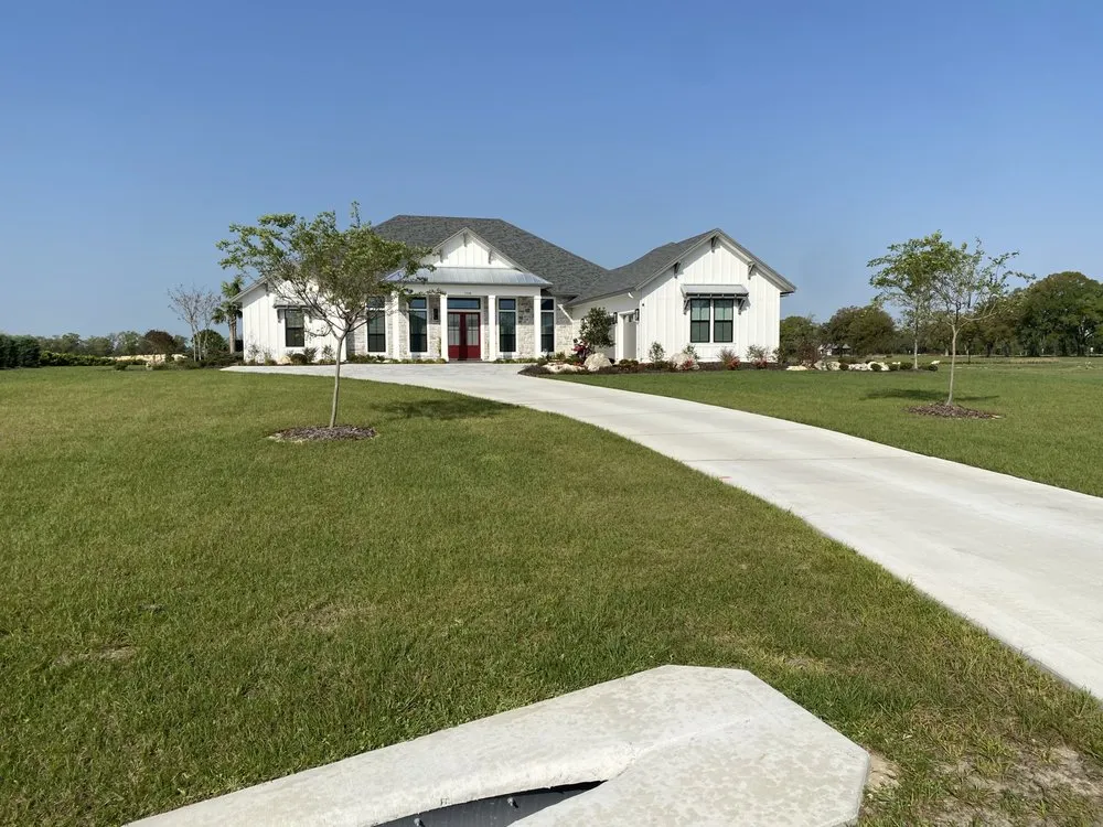 Reliable yard maintenance for year-round maintenance in High Springs, FL by J & T's Southern