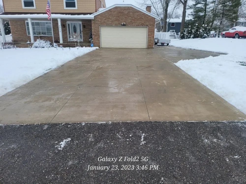 Top-rated outdoor landscaping in Canton, OH by J and D LawnStarz Snow and Mow