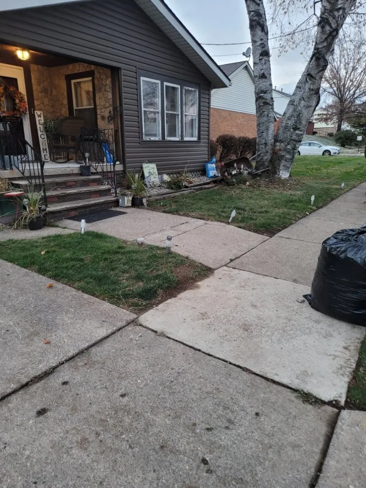 Expert lawn mowing service near you in Canton, OH by J and D LawnStarz Snow and Mow