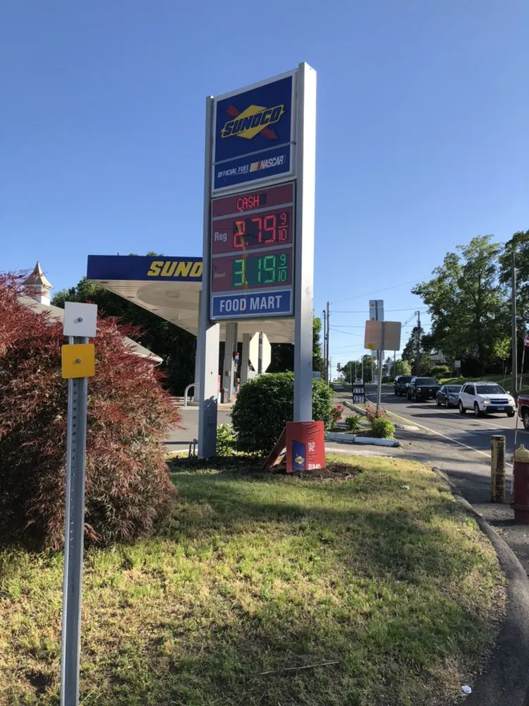 Local yard cleanup service in Wallingford, CT by J and H Landscaping Ct