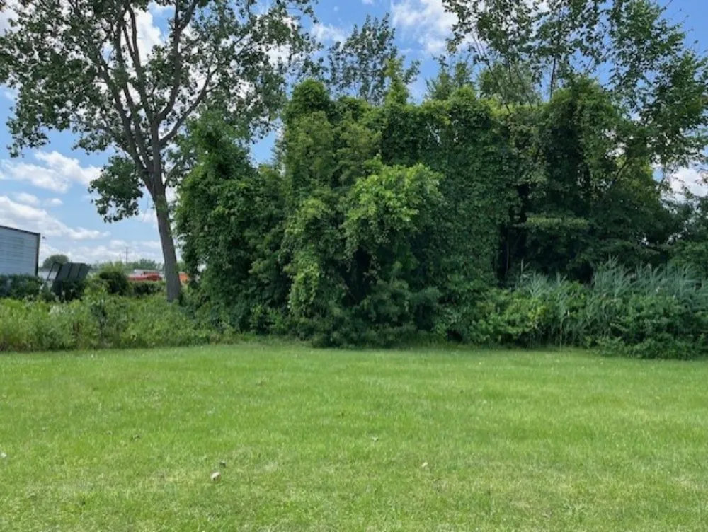 Trusted garden landscaping in Wyandotte, MI - J and K Lawn Service