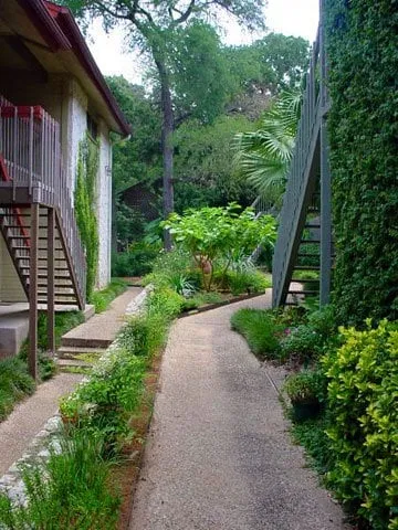 Local garden landscaping experts serving Creedmoor, TX - J B Rogers Landscape Services