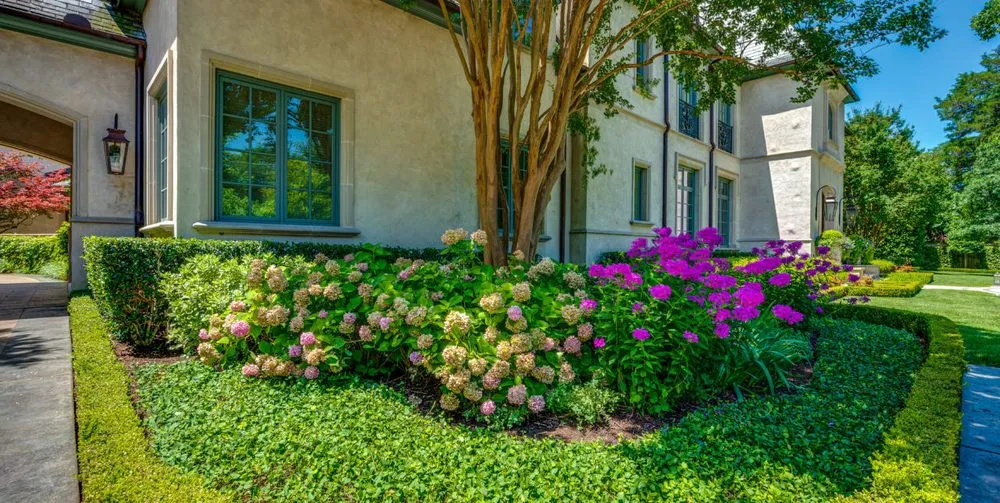 Trusted lawn mowing service experts serving Palmetto, FL - J Brown’s Lawn Service