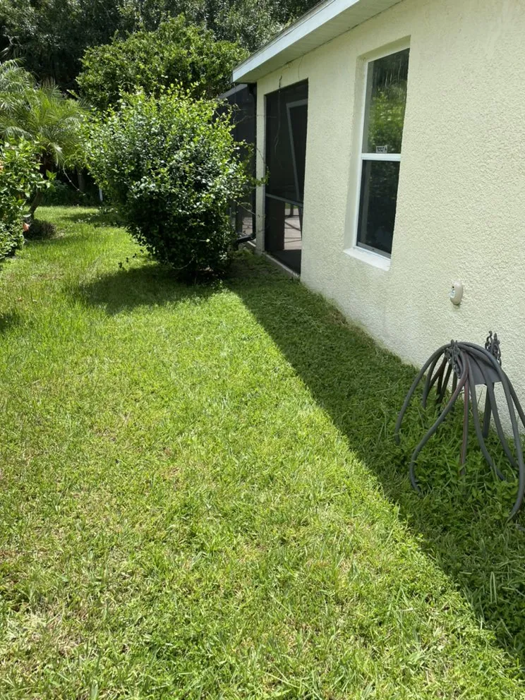 Local yard maintenance in Palmetto, FL by J Brown’s Lawn Service