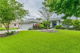 Custom lawn care service near you in Palmetto, FL by J Brown’s Lawn Service