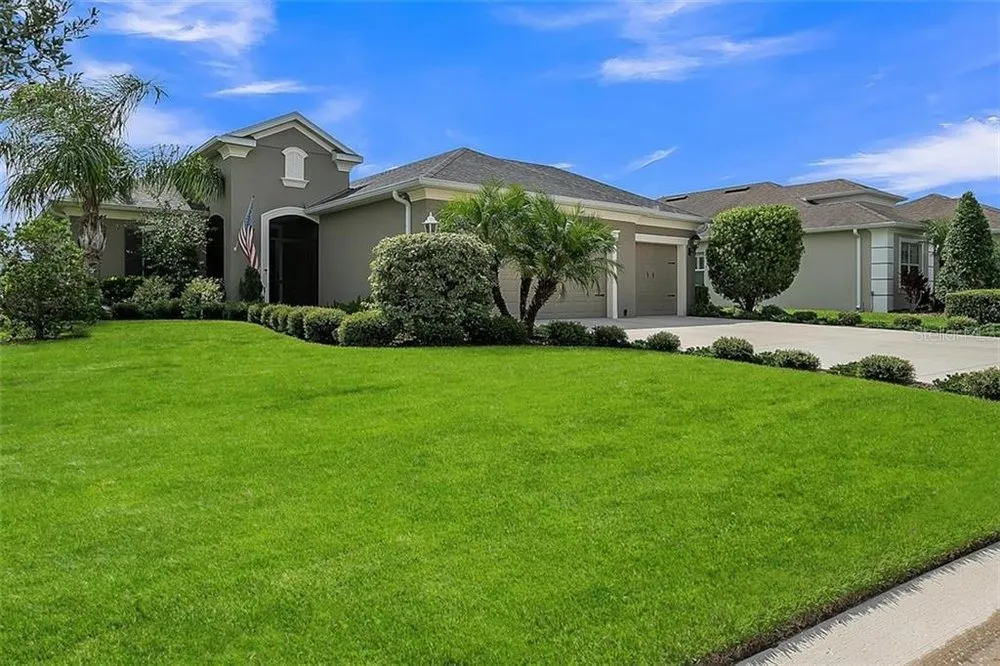 Trusted yard maintenance for year-round maintenance across Palmetto, FL - J Brown’s Lawn Service