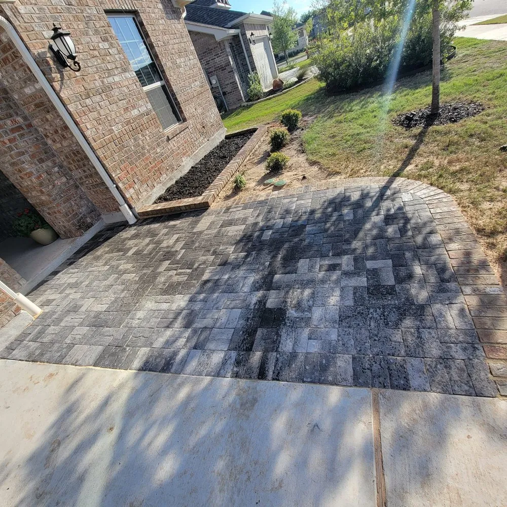 Affordable lawn mowing service in Round Rock, TX by J Cruz Landscaping Services