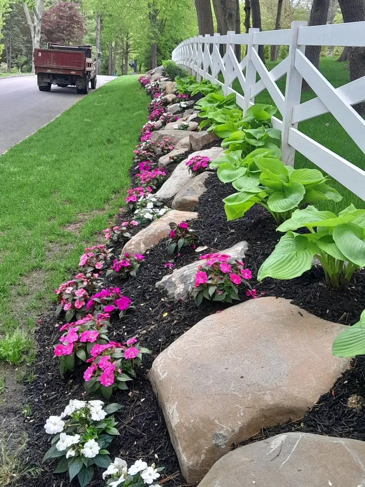 Local garden landscaping in Mineola, NY - J D Hernandez Landscaping Designing & Planting
