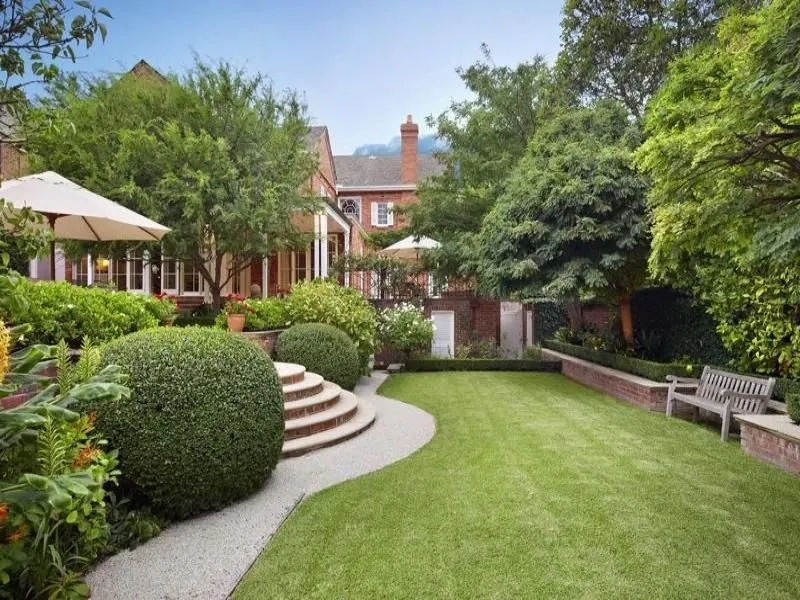 Top-rated yard cleanup service for homes in Herndon, VA by J Duran Landscaping Services