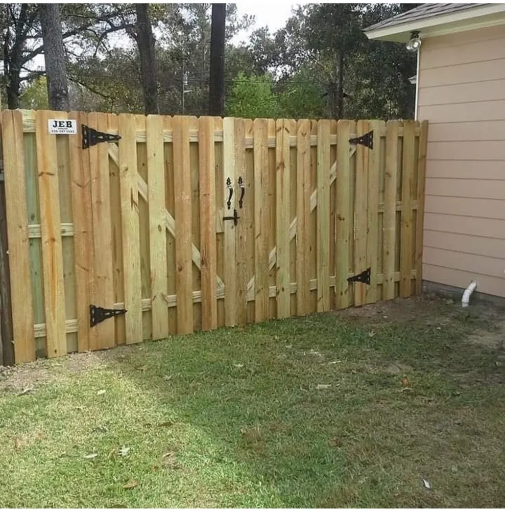 Custom landscape design for homes in Baton Rouge, LA by J E B Fences