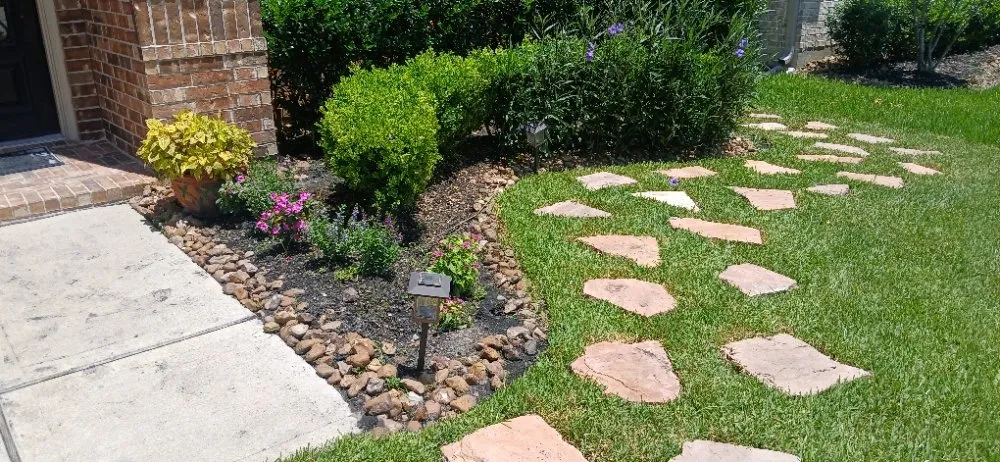 Custom landscape installation experts serving Alvin, TX - J E Lawn Innovation
