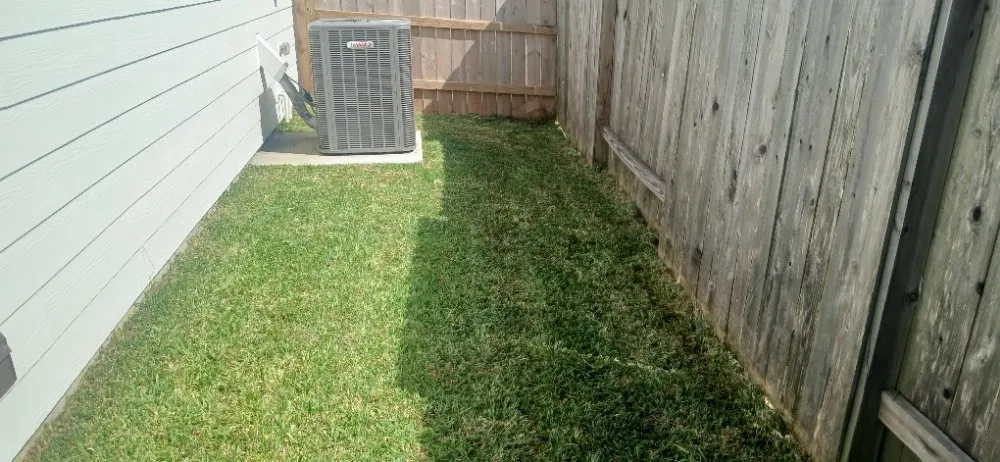 Top-rated lawn mowing service in Alvin, TX by J E Lawn Innovation
