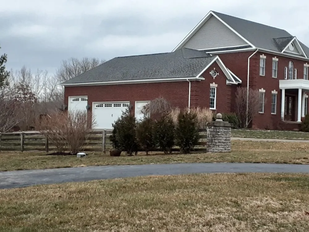 Top-rated residential landscaping in Louisville, KY by J Earp Landscape