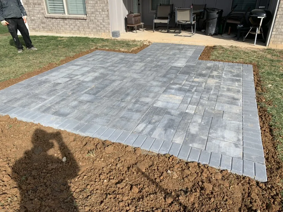 Local lawn care service experts serving Louisville, KY - J Earp Landscape