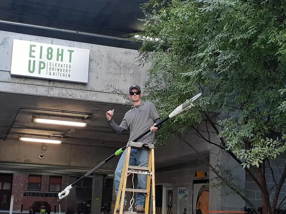 Custom lawn mowing service experts serving Louisville, KY - J Earp Landscape