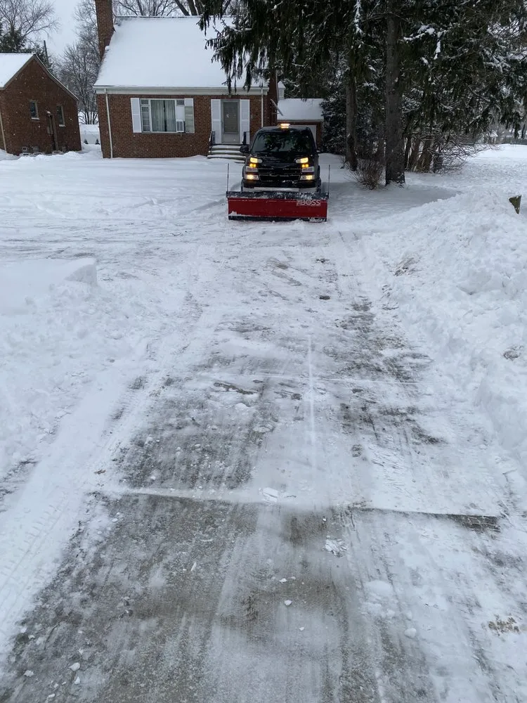 Professional yard maintenance in Cleveland, OH - J G Supremelandscaping