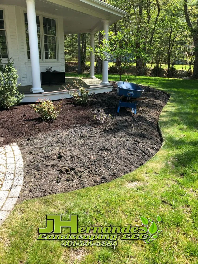 Custom landscape design in Johnston, RI - J hernandez Landscaping LLC