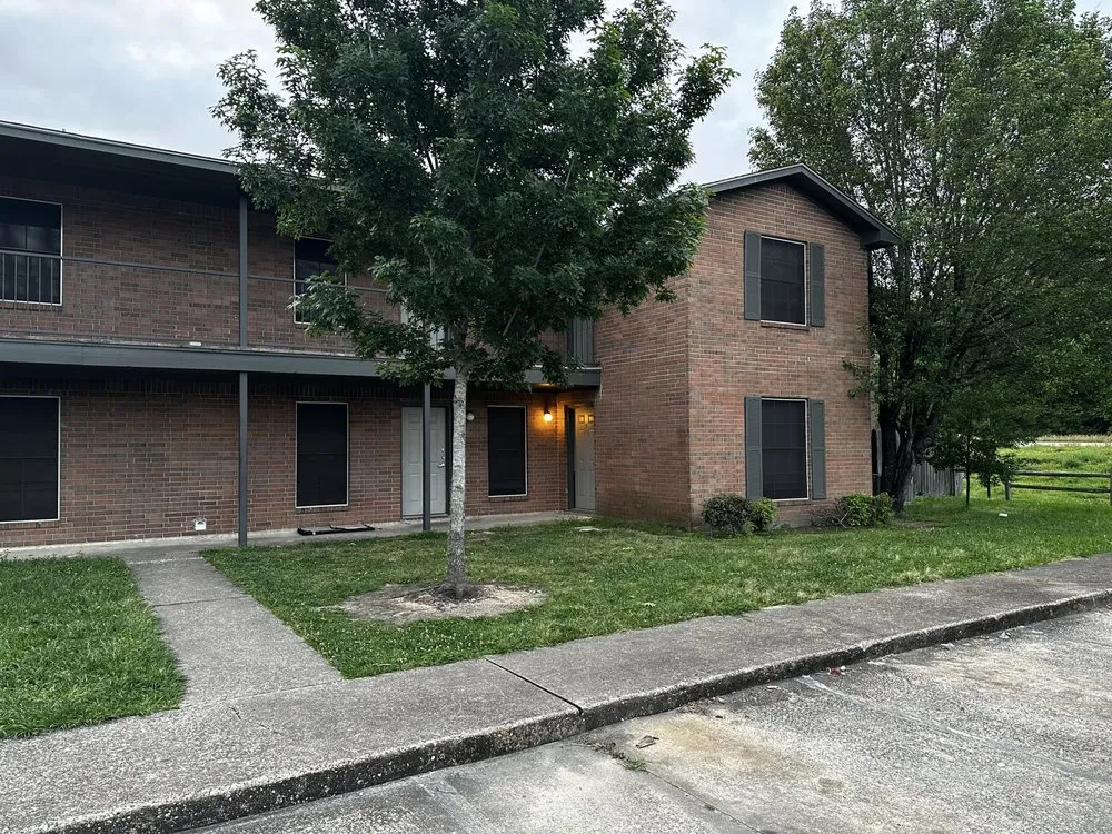 Custom garden landscaping experts serving Beaumont, TX - J L Capitol