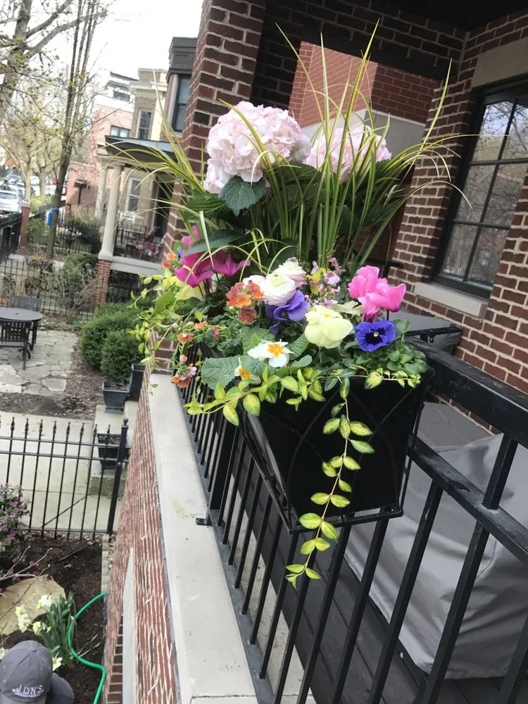 Custom landscaping services experts serving Chicago, IL - J Lyn's Garden and Design