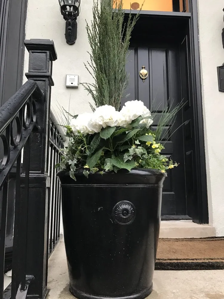 Expert residential landscaping in Chicago, IL by J Lyn's Garden and Design