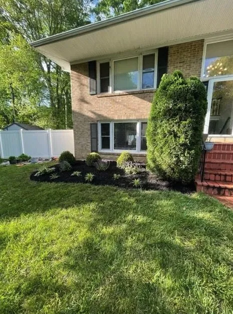 Custom lawn mowing service for residential properties in Alexandria, VA by J N King Lawn Care