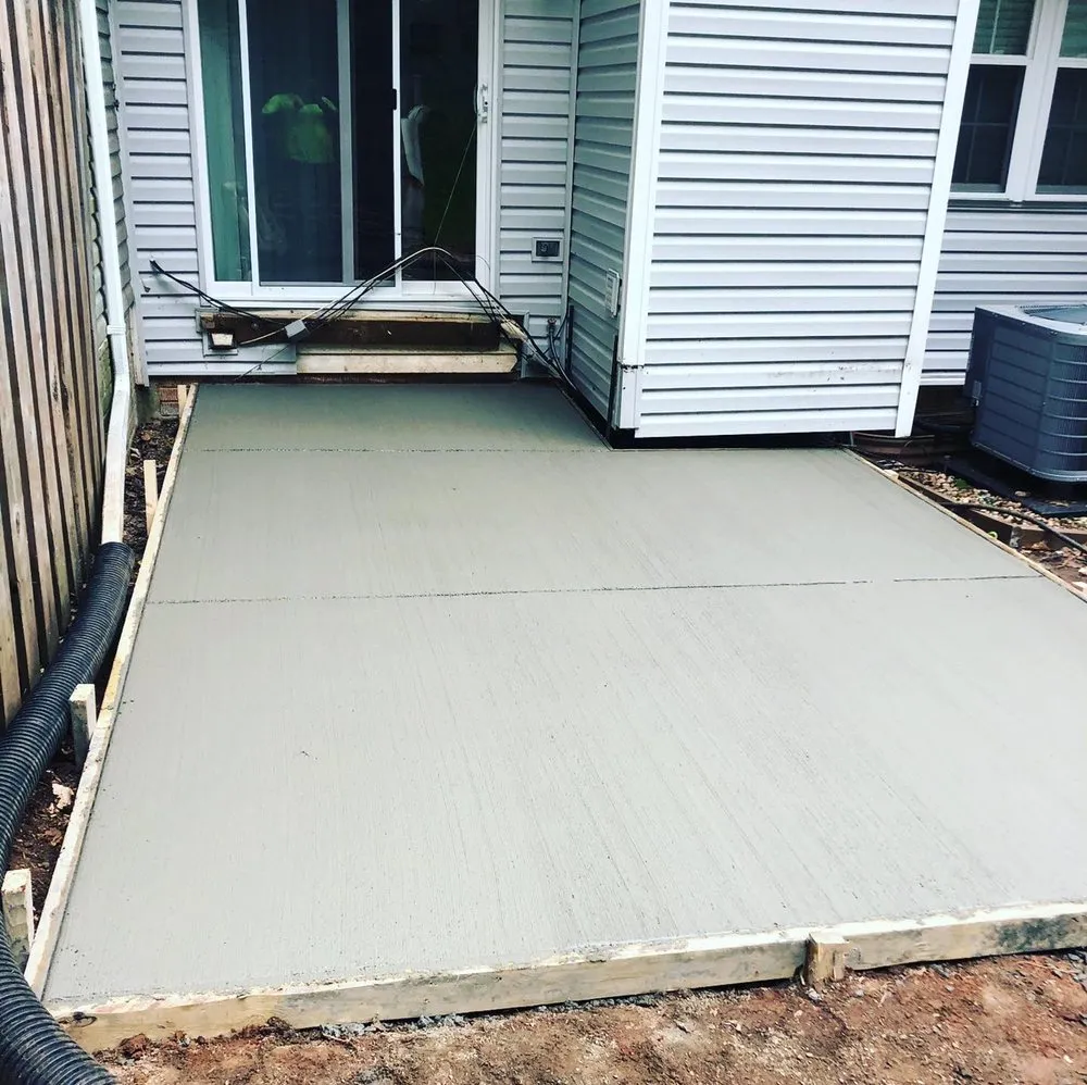 Custom lawn care service for homes in Alexandria, VA by J N King Lawn Care