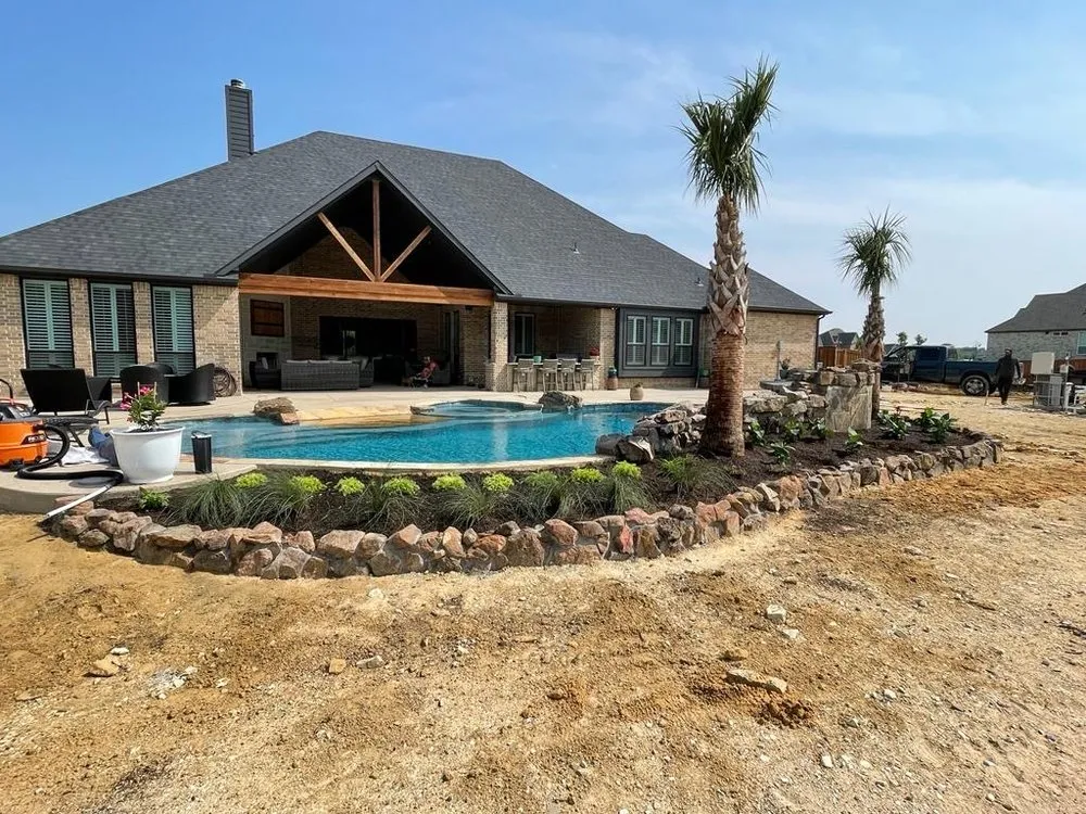 Custom yard maintenance in Red Oak, TX - J R Custom Construction