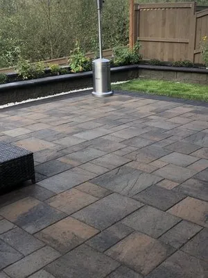 J R Landscape Services Logo