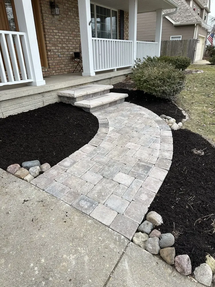 Expert lawn mowing service experts serving Germantown Hills, IL - J Reeser Landscaping & Design