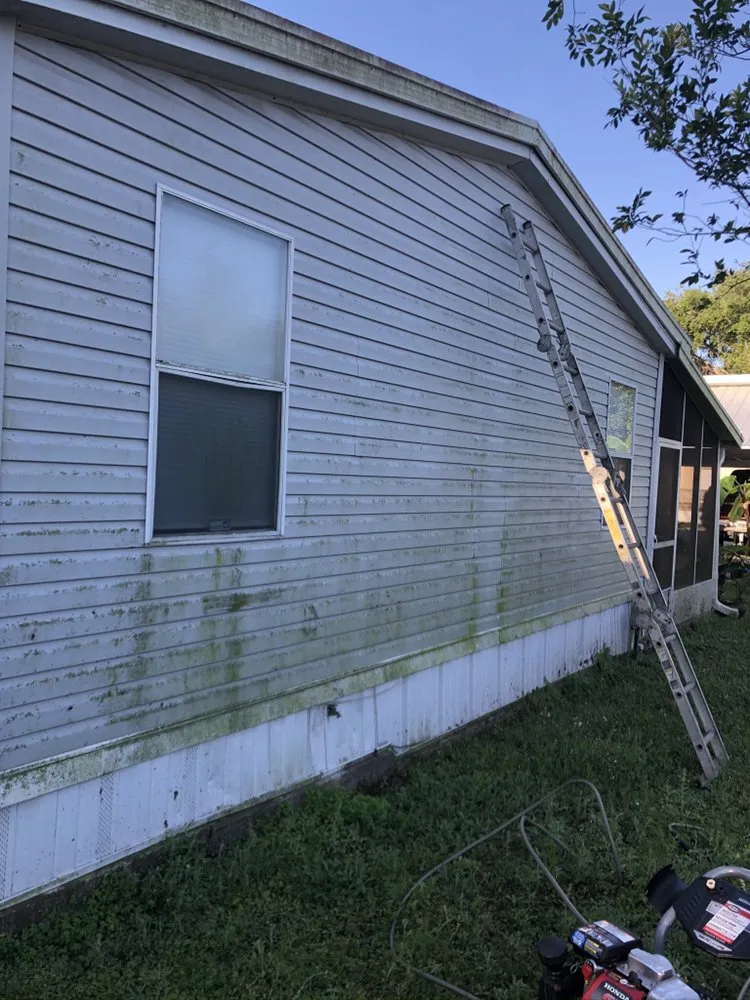 Custom yard cleanup service in Lakeland, FL by J Weary Lawn Care Services