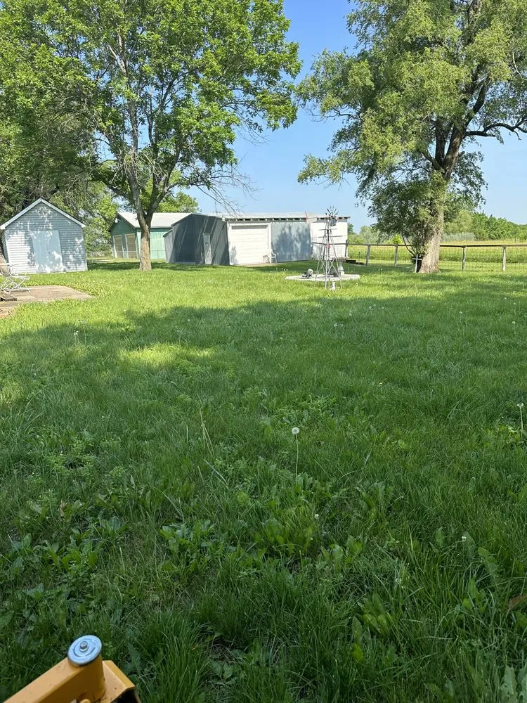 Custom yard maintenance in Paola, KS - J3 Lawns