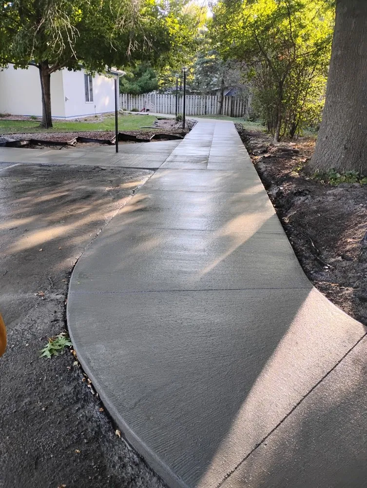 Local yard maintenance in Des Moines, IA - J&A DSM Construction